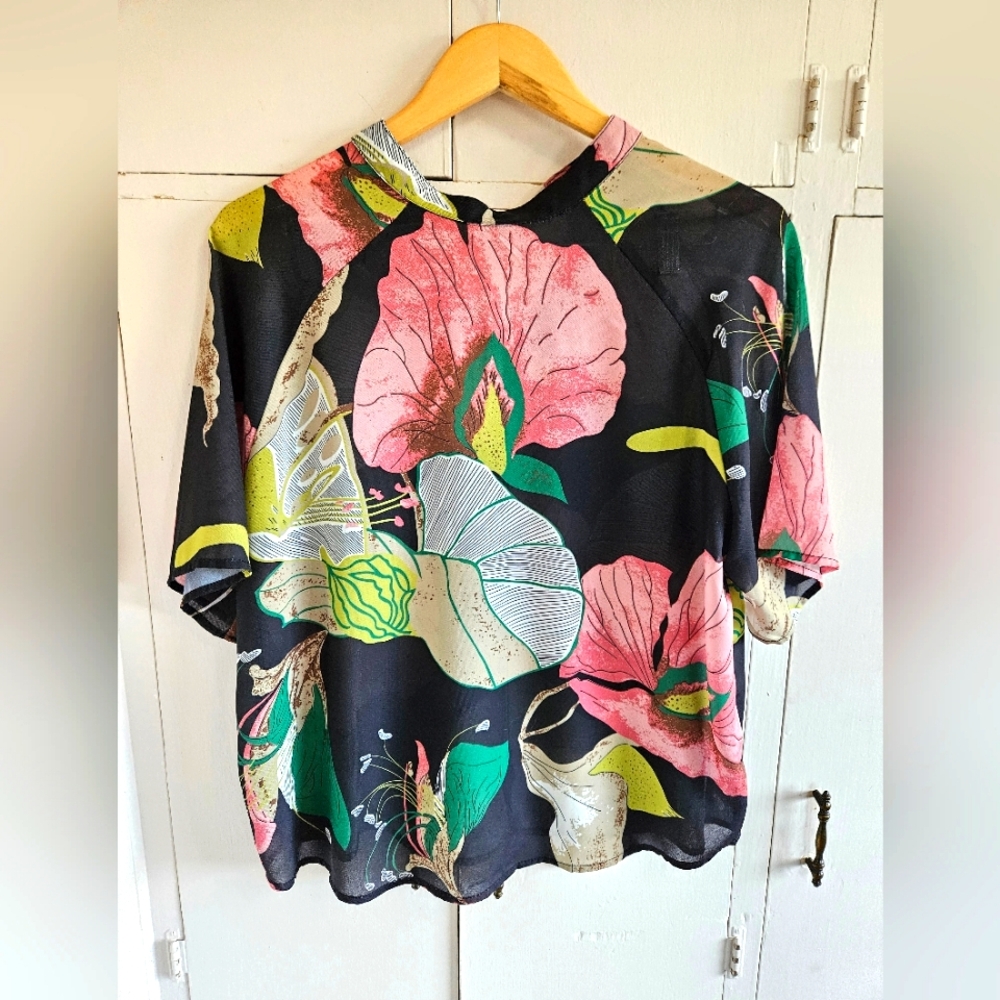 Black floral short sleeved blouse Size L